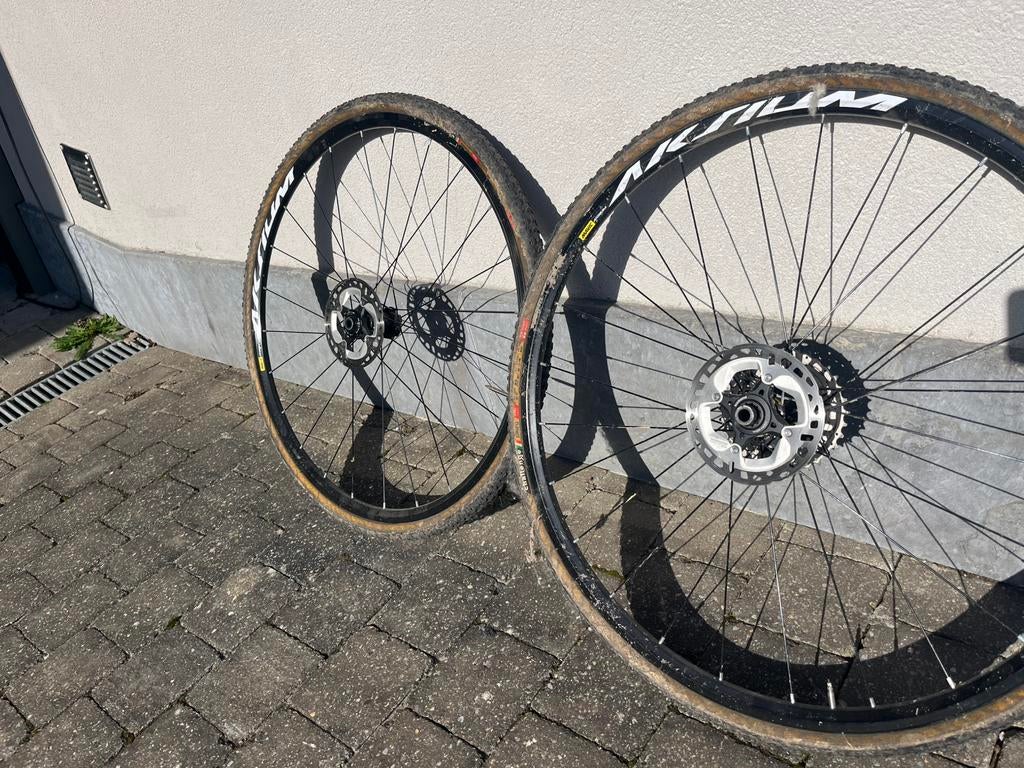 Paire Mavik Aksium, Ultegra 11 vitesses, Grifo 33 mm/CycloX, Enlèvement, Utilisé, Aluminium, Racefiets