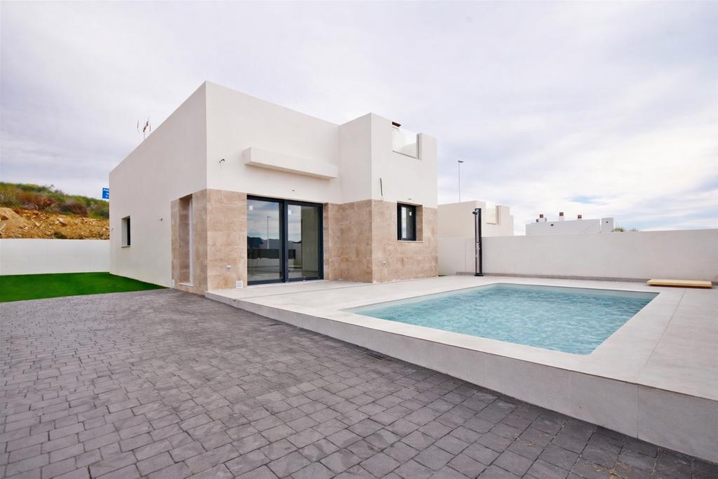 Laatste woning met prive zwembad. 15min van het strand