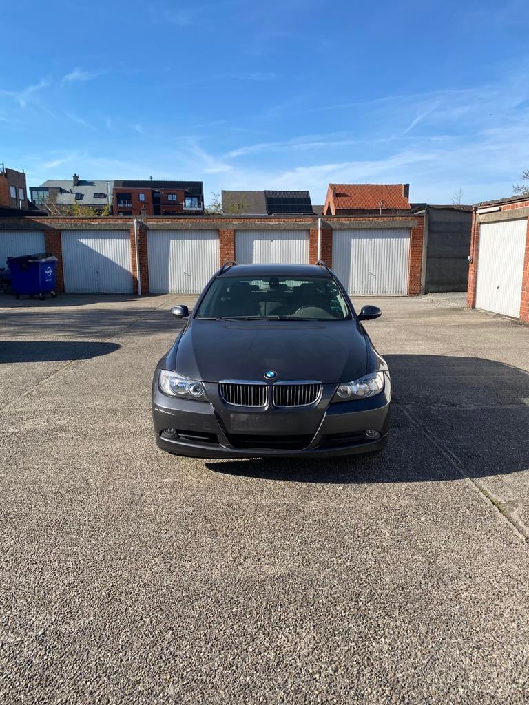 Bmw 318d de 2006, Autos, BMW, Particulier, Série 3, Diesel, Euro 4, Break, 5 portes, Boîte manuelle, Argent ou Gris, Noir, Cuir