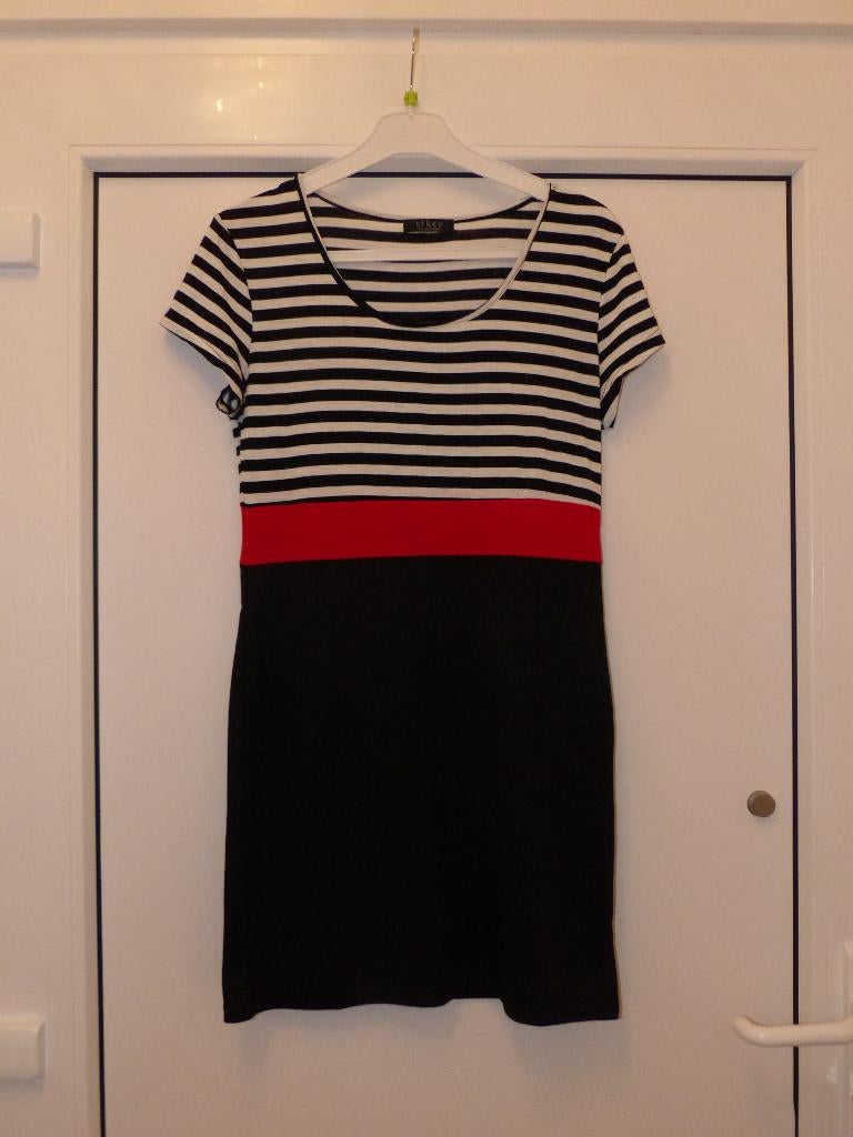Zwart / rood jurkje met strepen - maat small, Ophalen of Verzenden, Zo goed als nieuw, Knielengte, Maat 36 (S)