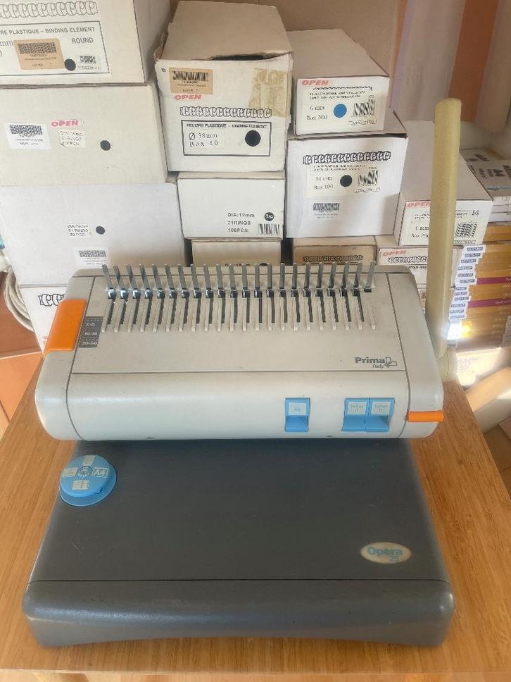 Opera 25 inbindmachine pro met assortiment ringen, Divers, Accessoires de bureau, Utilisé, Enlèvement ou Envoi