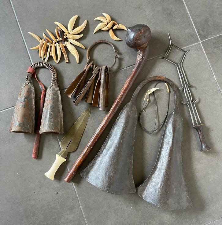 Lot d’objets et de couteaux Africains. R.d.Congo, Antiquités & Art, Art | Art non-occidental, Enlèvement ou Envoi