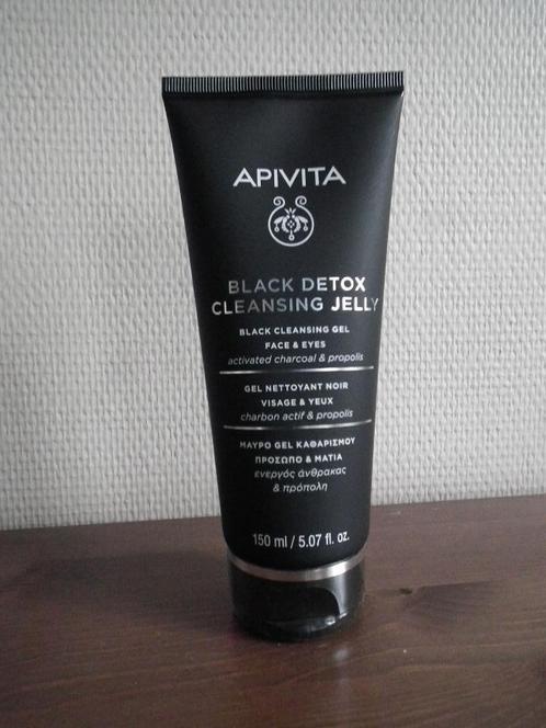 Apivita black detox reinigingsgel voor gezicht en ogen (150, Handtassen en Accessoires, Uiterlijk | Gezichtsverzorging, Nieuw