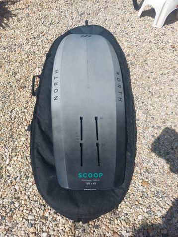 De North Scoop 2023  135x49 foilboard. beschikbaar voor biedingen