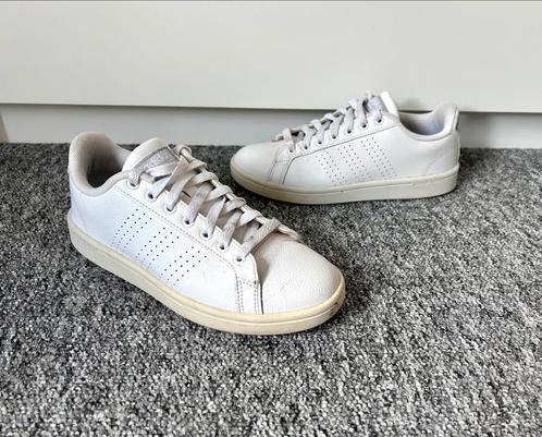 Baskets Adidas blanches, Vêtements | Femmes, Chaussures, Porté, Blanc, Enlèvement ou Envoi