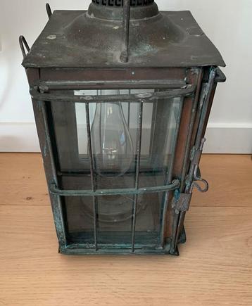 Zeer Mooie oude antieke postlamp beschikbaar voor biedingen