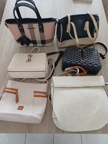 Handtassen  beschikbaar voor biedingen