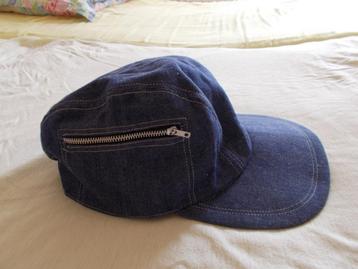 Nieuwe pet - unisex / maat 58 / met 2 ritszakjes beschikbaar voor biedingen