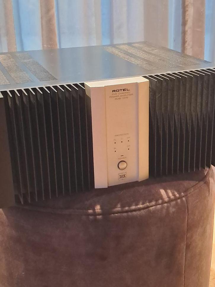 rotel rmb 1075 5 kanaals eindversterker, Audio, Tv en Foto, Versterkers en Ontvangers, Zo goed als nieuw, 5.1, 120 watt of meer