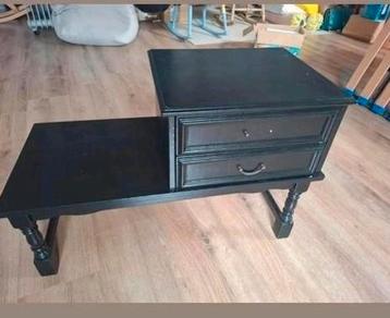 Zwart ladekastje beschikbaar voor biedingen