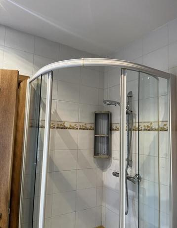 Cabine de douche d’angle beschikbaar voor biedingen