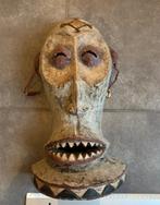 Masque africain expressif, Enlèvement ou Envoi