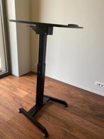 bureau, Ophalen, In hoogte verstelbaar, Zo goed als nieuw, Bureau