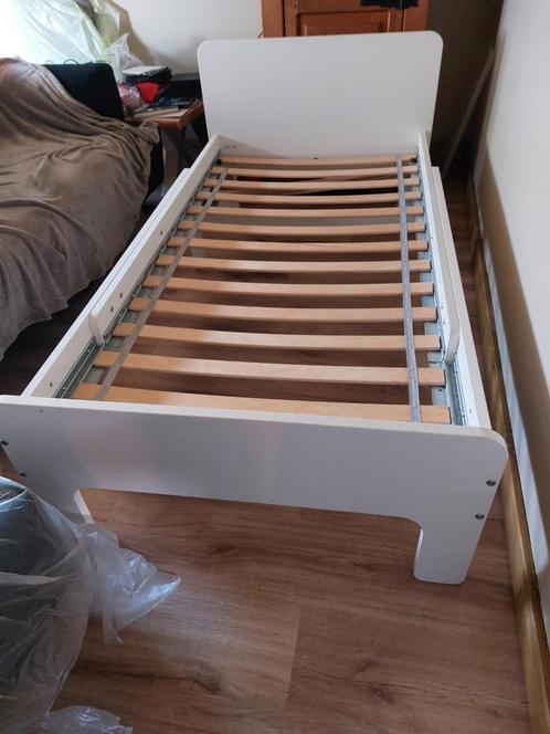 Meegroeibed Ikea met matras zeer proper., Kinderen en Baby's, Kinderkamer | Bedden, Zo goed als nieuw, Lattenbodem, Matras, Ophalen