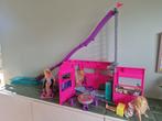Barbie Dreamcamper packet incl 5 barbies en accessoires, Ophalen, Zo goed als nieuw, Accessoires