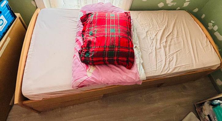 Cadre de lit avec matelas, Maison & Meubles, Chambre à coucher | Lits, Comme neuf, Une personne, 100 cm, 210 cm, Bois, Enlèvement