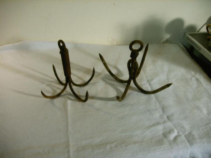 Twee ijzeren grapnels of grijphaken, Antiek en Kunst, Curiosa en Brocante, Ophalen of Verzenden