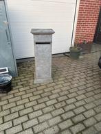 Brievenbus in blauwe steen, Ophalen