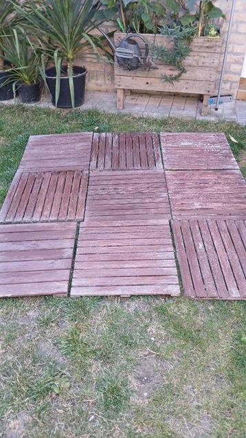 10 houten terrastegels 50x50 beschikbaar voor biedingen