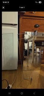 Badkamerspiegel en glazen rekje, Ophalen