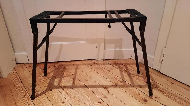 Support clavier Stagg, Musique & Instruments, Pieds, Comme neuf, Pied pour instrument, Clavier ou Synthétiseur, Enlèvement