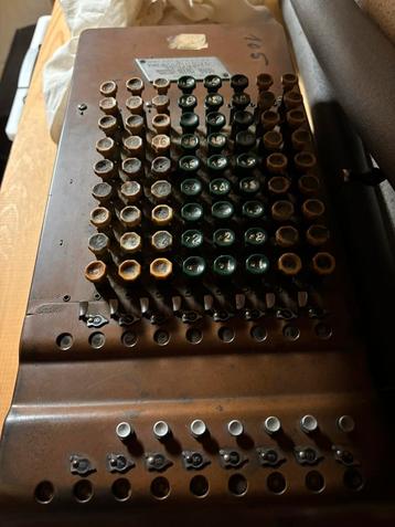 Vintage Comptometer beschikbaar voor biedingen