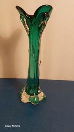 Vintage Smaragd groene glazen vaas., Antiek en Kunst, Antiek | Vazen, Ophalen of Verzenden