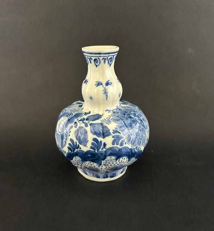 Delfts blauw handbeschilderde vaasje Arnhem, Antiek en Kunst, Antiek | Keramiek en Aardewerk, Ophalen of Verzenden