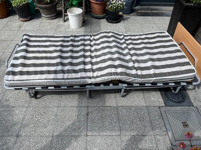 Plooibaar en verrijdbaar logeerbed 80 x 190 cm, Huis en Inrichting, Slaapkamer | Bedden, Zo goed als nieuw, Eenpersoons, 80 cm