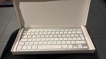 Apple keyboard azerty  MC184FN/B beschikbaar voor biedingen