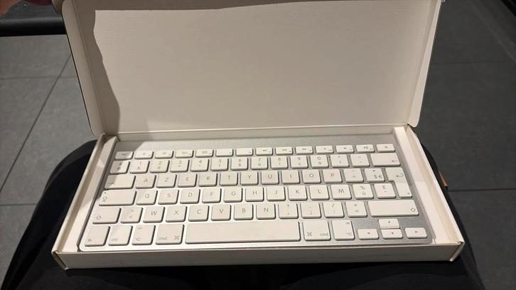 Apple keyboard azerty  MC184FN/B, Computers en Software, Toetsenborden, Draadloos, Ophalen