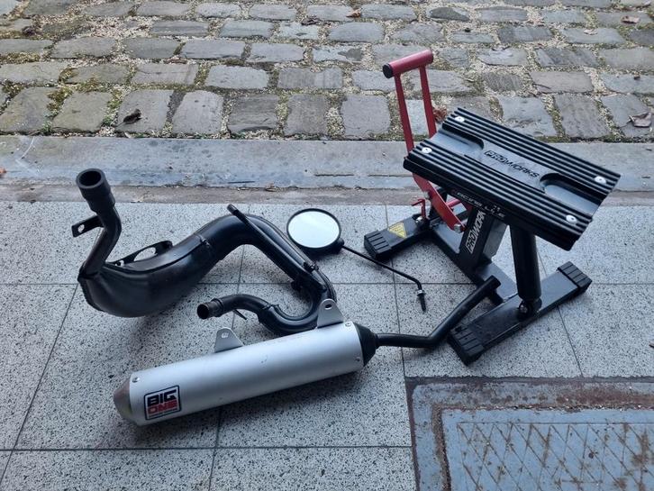 Sherco stock uitlaat + montagehouder, Vélos & Vélomoteurs, Pièces de cyclomoteur | Général, Comme neuf, Pot d'échappement, Enlèvement