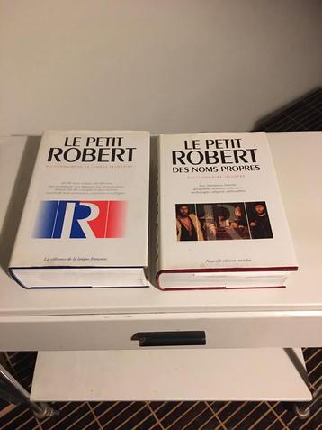 Le petit Robert en deux volumes  disponible aux enchères