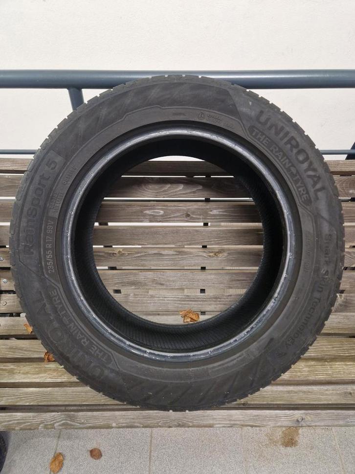 Pneus Uniroyal 235/55 R17 99V, Autos : Divers, Remorques Pièces