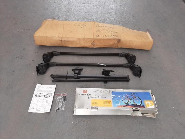 Barre de toit et porte velo CITROEN C1 PEUGEOT 108 2015 NEUF, Autos : Pièces & Accessoires, Moteurs & Accessoires, Peugeot, Enlèvement ou Envoi