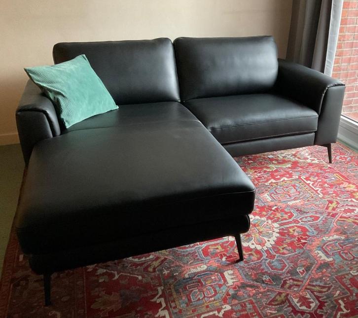 Tweezit met chaisse longue in zwart leer, Huis en Inrichting, Zetels | Zetels en Chaises Longues, Zo goed als nieuw, Leer, Ophalen