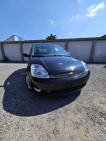 Ford fiesta BENZINE!, Auto's, Automaat, Stof, Zwart, Grijs