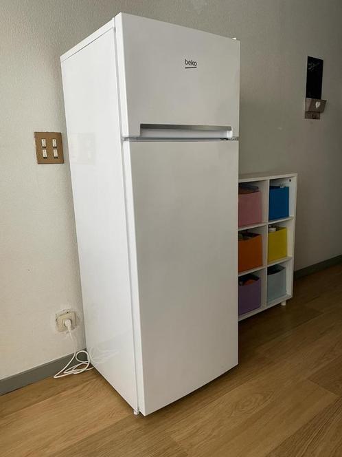 Beko koelkast, Elektronische apparatuur, Koelkasten en IJskasten, Zo goed als nieuw, Met vriesvak, 200 liter of meer, 140 tot 160 cm