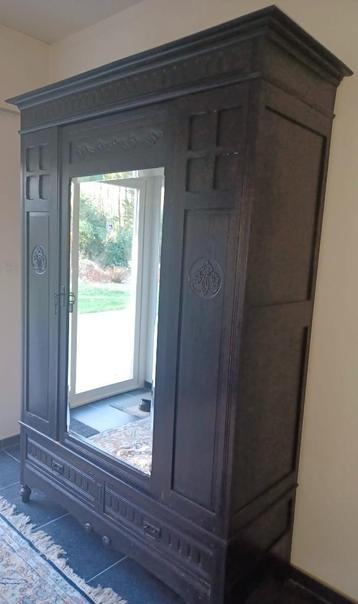 Antieke kast met spiegel   beschikbaar voor biedingen