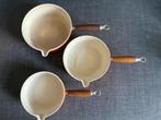 Le Creuset : set 3 steelpotten in gietijzer - steel in teak, Huis en Inrichting, Kookpan of Snelkookpan, Gebruikt, Gietijzer, Ophalen of Verzenden