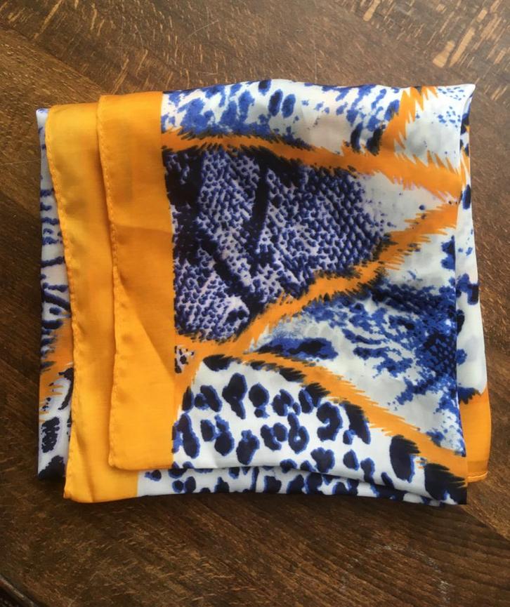 Nieuwe, vierkante foulard leopard/snake design, Kleding | Dames, Mutsen, Sjaals en Handschoenen, Nieuw, Sjaal, Maat 38/40 (M)