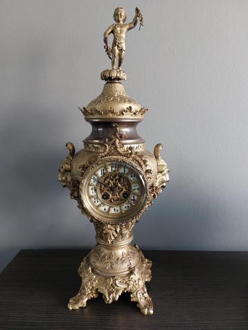 Prachtige antieke  klok met engel Napoleon III beschikbaar voor biedingen