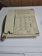 Een oude telefoon met draad kleur beige voor verzamelaars, Telecommunicatie, Ophalen, Zo goed als nieuw