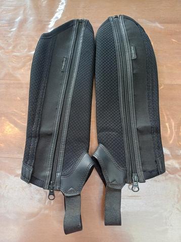 Mini chaps fouganza maat 8 jaar beschikbaar voor biedingen