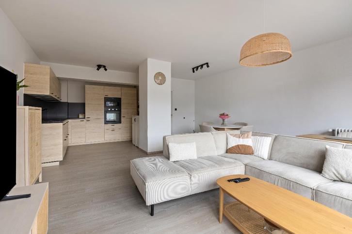 Instapklaar 2-slaapkamer appartement met vernieuwde keuken, Immo, Huizen en Appartementen te koop, Genk, tot 200 m², Appartement