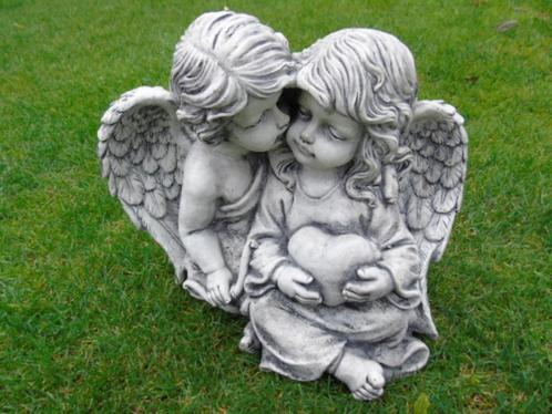 ② ANGE , statue d un couple d ange en pierre patinée , cupidon