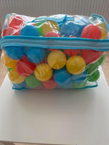Ballen ballenbad beschikbaar voor biedingen