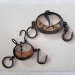 2 antieke hangweegschalen., Antiquités & Art, Antiquités | Outils & Instruments, Enlèvement ou Envoi