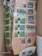 Lot postzegels en catalogi (buiten Europa)., Ophalen, Gestempeld