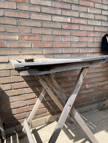 Tuintafel beschikbaar voor biedingen